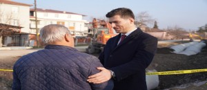 Erbaa Belediye Başkanı Ertuğrul Karagöl Yunus Emre ve Yavuz Sultan Selim Mahallesi DSİ Kanal Sokak’ta başlatılan kanal kapama projesinin çalışmalarını yerinde inceledi.
