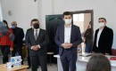 Erbaa Belediye Başkanı Ertuğrul Karagöl Erek Mesleki ve Teknik Anadolu Lisesi’nin okulda kurup günlük 10 bin maske ürettiği atölyeyi ziyaret etti.