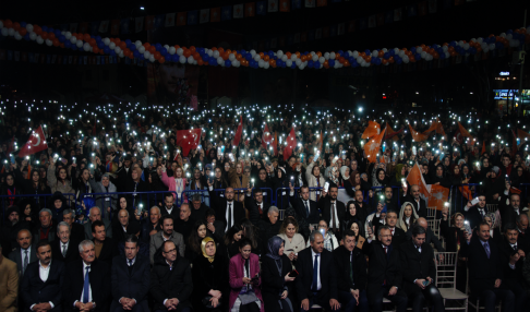 AK Parti Erbaa İlçe Başkanlığı, Erbaa Cumhuriyet Meydanında Aday Tanıtım Toplantısı düzenledi
