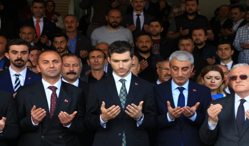 Mahalli idareler seçimlerinde ikinci kez Erbaa Belediye Başkanı seçilen Ertuğrul Karagöl mazbatasını aldı